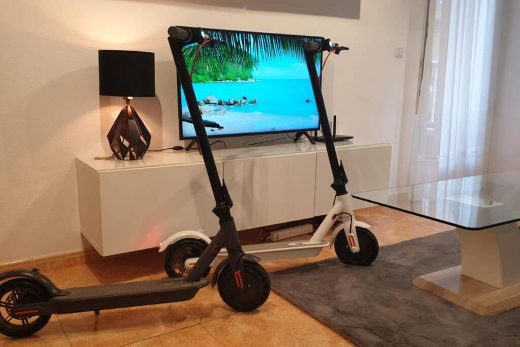 Apartment Playa Cura 150M + Electric Scooters ตอร์เรเวียคา ภายนอก รูปภาพ